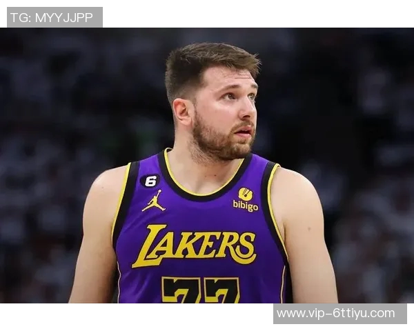 东契奇首节表现轻松自如7投4中斩获13分2板3助1断1帽展现全能实力 东契奇首节表现轻松自如7投4中斩获13分2板3助1断1帽展现全能实力