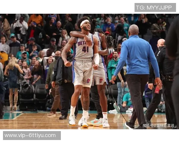 左肩受伤将缺席比赛里弗斯确认AJ格林随队前往底特律进行检查 左肩受伤将缺席比赛里弗斯确认AJ格林随队前往底特律进行检查