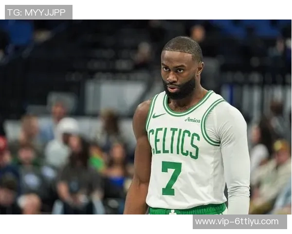 杰伦布朗独力难支28投15中砍下32分却难救球队于水深火热之中 杰伦布朗独力难支28投15中砍下32分却难救球队于水深火热之中